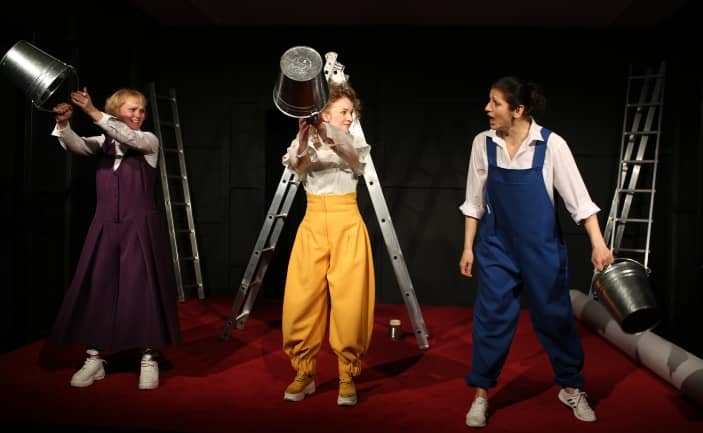 Daugpilio teatro spektaklis "Metalo laužas"