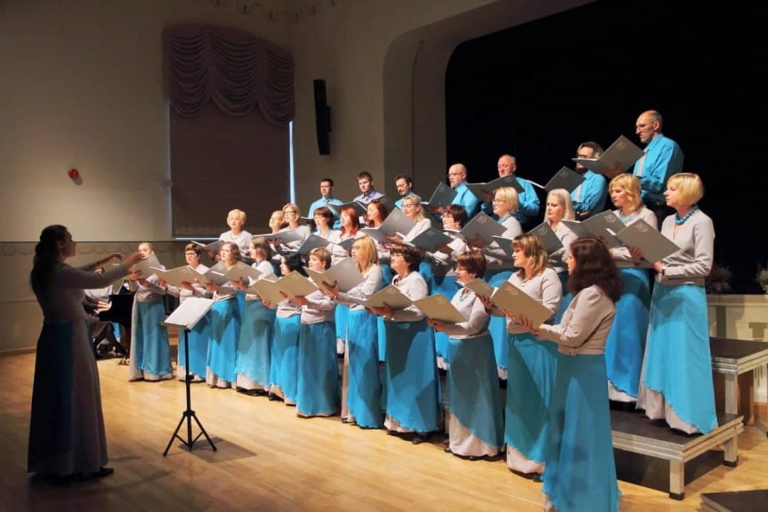 Mišraus choro „Kaiva“ liaudies dainų vakaras valstybinių švenčių savaitės nuotaikomis