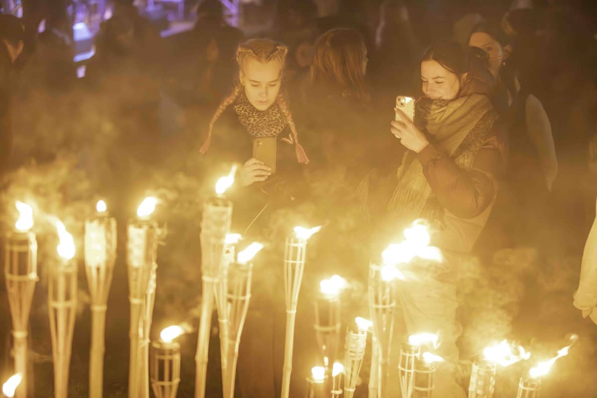 Lāčplēšio dienos fakelų eisena Dzeldоje