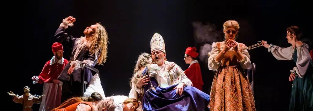 Spektaklis „Tarp Lenos kojų, arba „Švenčiausiosios Mergelės Marijos mirtis“ pagal Mikelandželą Karavadžą“