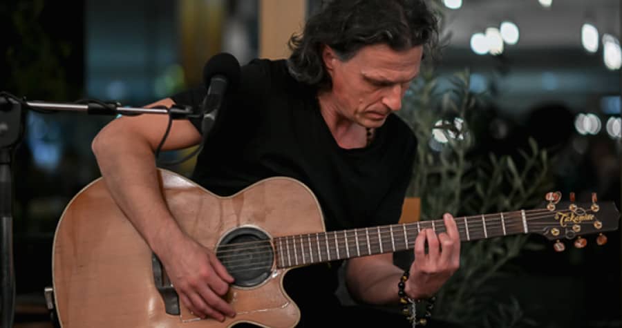 Andrius Vaičiulis | Gitara ir vokalas jaukiems pokalbiams
